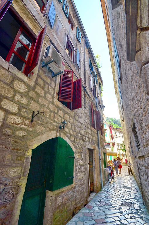 Apartments Historic Stone House Kotor Zimmer foto