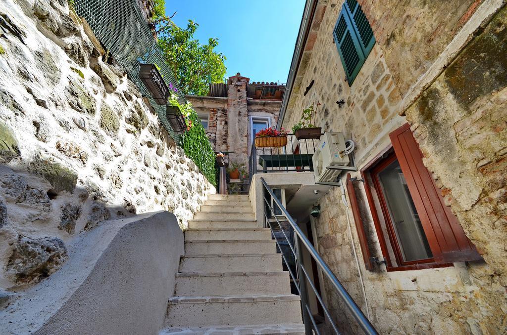 Apartments Historic Stone House Kotor Zimmer foto